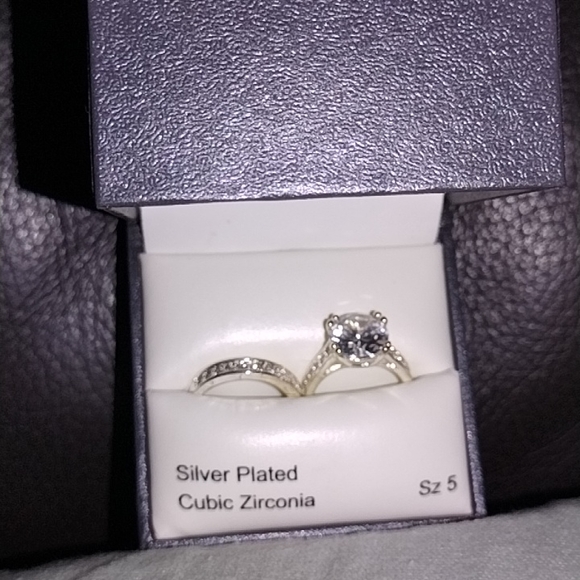 2 piece engagement ring set - Picture 2 of 12